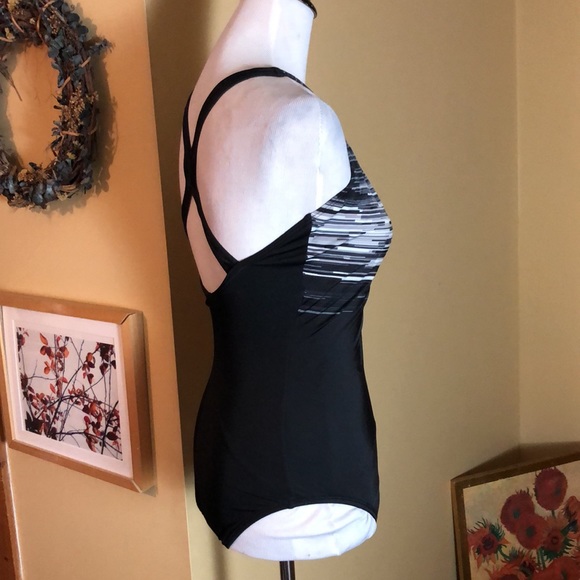 Speedo FITNESS Size 10 Ladies Classic Speedo High ScoopNeck Muted Graphic $89NEW - Picture 5 of 11